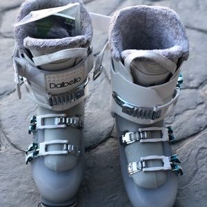 Dalbello women’s ski boots IN BOX!